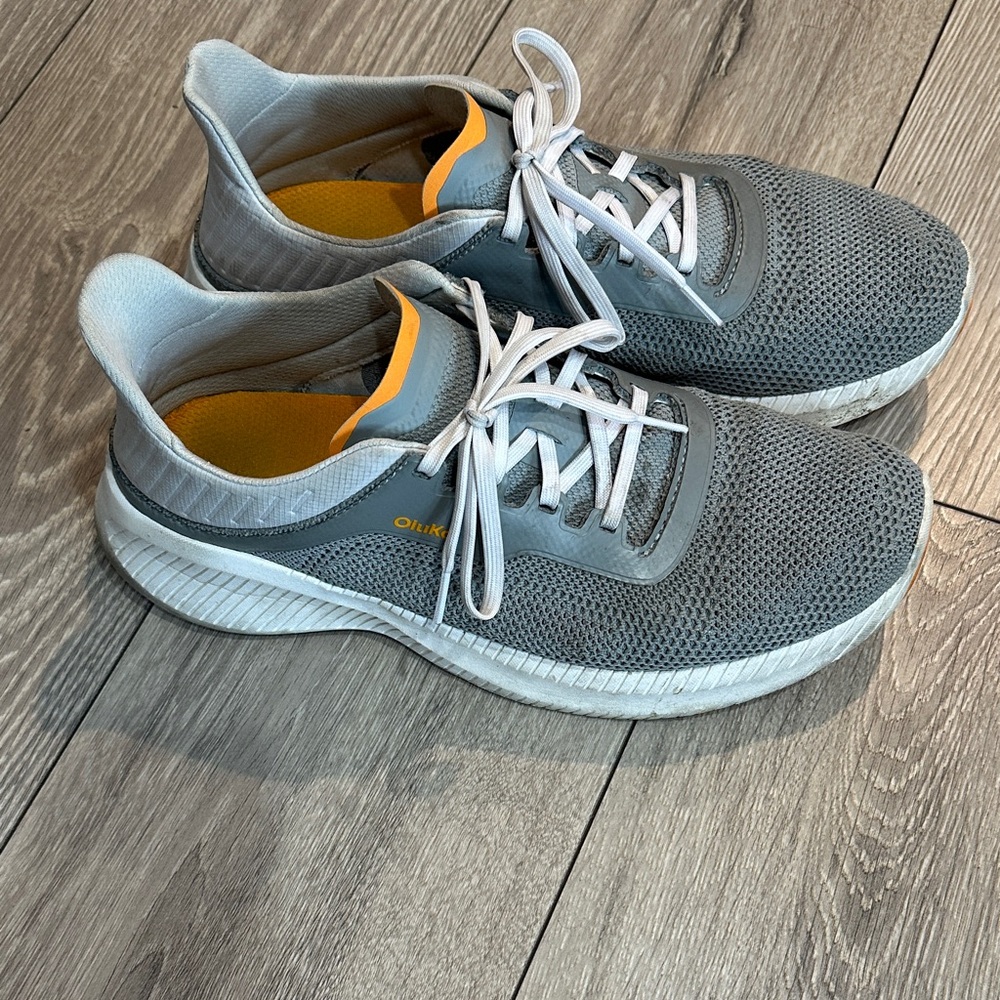 OluKai Men's Gray and White Athletic Shoes